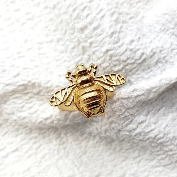 Bague doree avec abeille symbolique Abondance