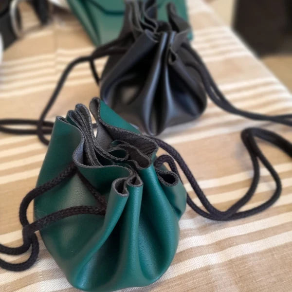 Sac en forme de bourse végan en alter-cuir de raisin