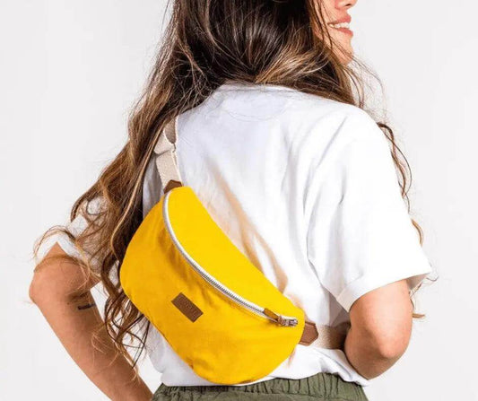 Sac banane : histoire d’un accessoire indémodable qui se réinvente !