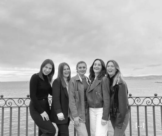 Marine, Laure, Maelle, Maeva et Iliana fondatrices de la marque MENINA