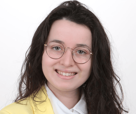 Aurore, bénévole engagée chez Meanwhile Boutique