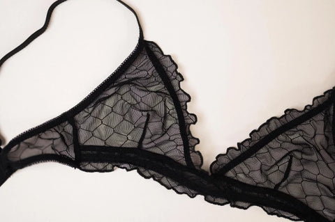 Soutien-gorge triangle en tulle transparent noir I Samedi 10h00