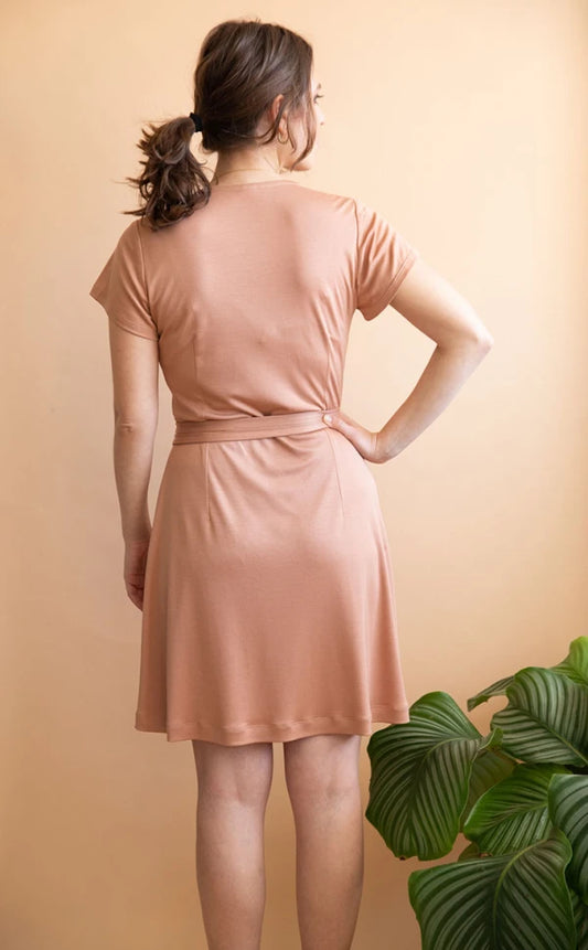 Robe rose poudré mi-genoux matière éco-responsable