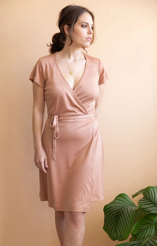 Robe rose poudré mi-genoux matière éco-responsable