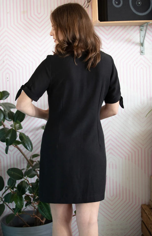 Robe courte de couleur noire pour femmes