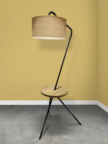 Lampadaire avec abat-jour en rafia au style vintage 