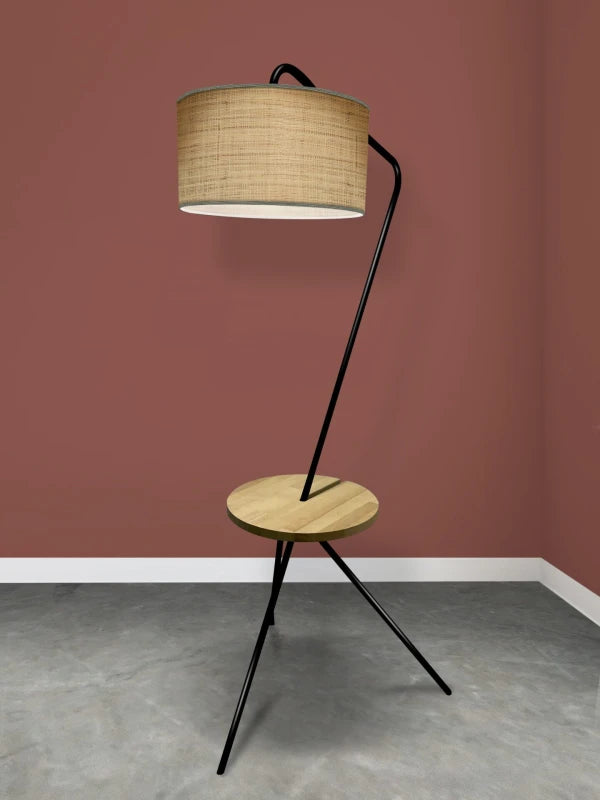 Lampadaire avec abat-jour en rafia au style vintage 