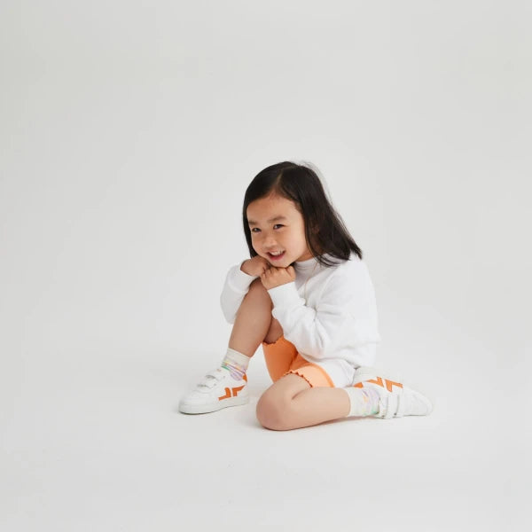 Chaussures à scratch pour enfants blanches et oranges en matières recyclées