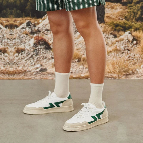 Chaussures unisexes blanches avec motifs verts 