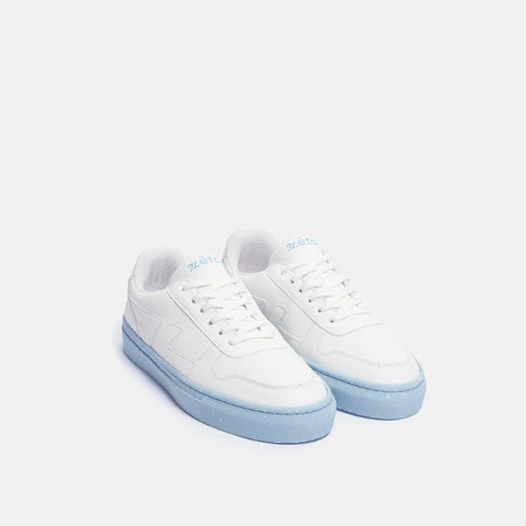 Chaussures blanches à lacets en matières recyclées avec semelle bleu