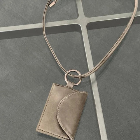 Porte-cartes Sling en cuir végan Gris