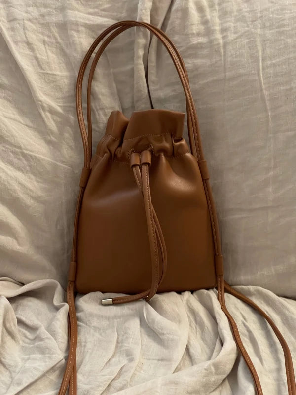 Sac Sling Pouch en cuir vegan Camel