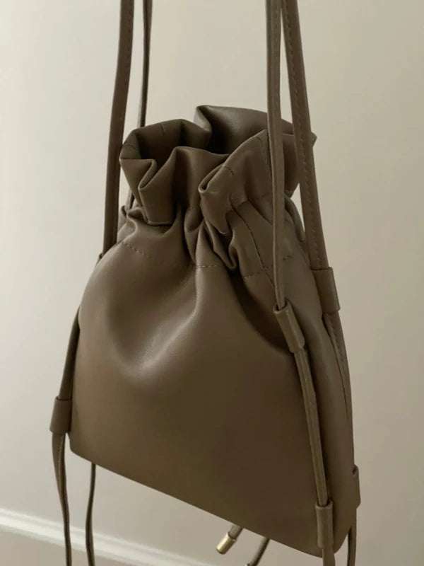 Sac Sling Pouch en cuir vegan Gris