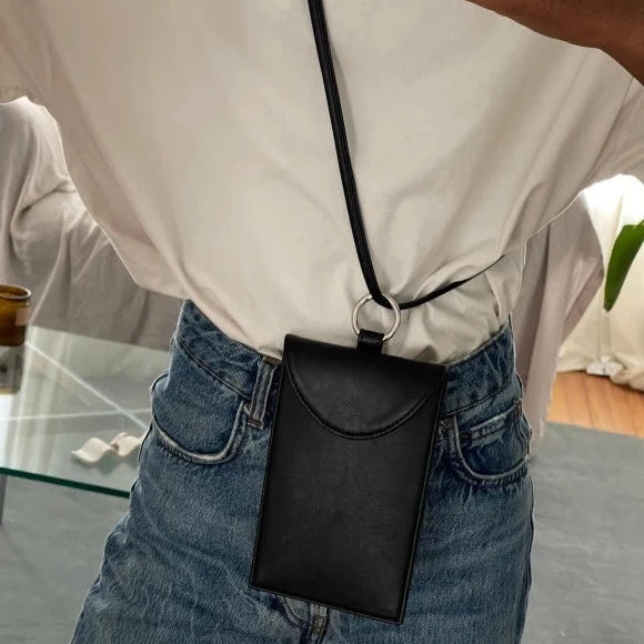 Pochette téléphone à anse Sling en cuir végan Noir