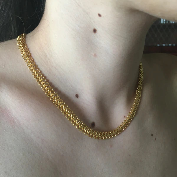 Collier proche du cou maillon serré et fin Choke