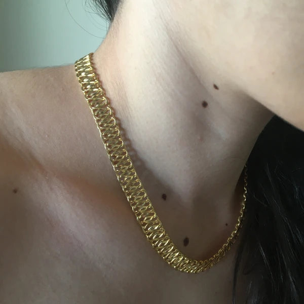 Collier proche du cou maillon serré et fin Choke