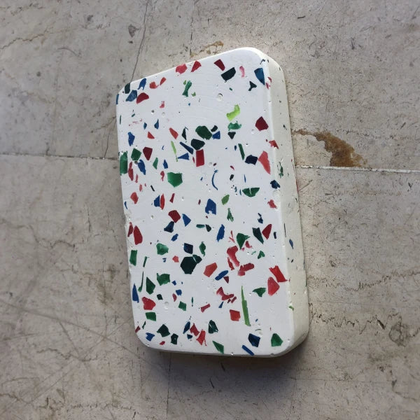 Porte savon fait-main en béton et plastique recyclé I Plusieurs coloris