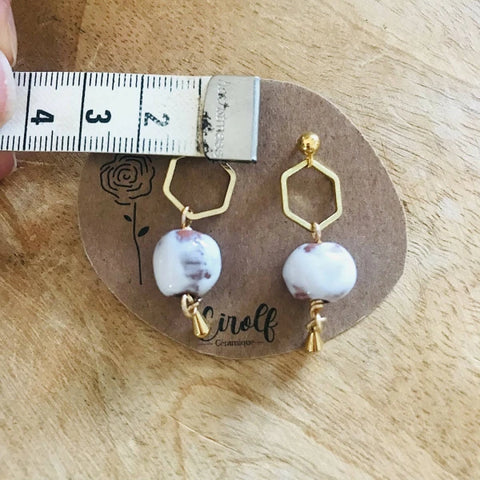 Boucles d'oreilles perle en céramique et hexagone