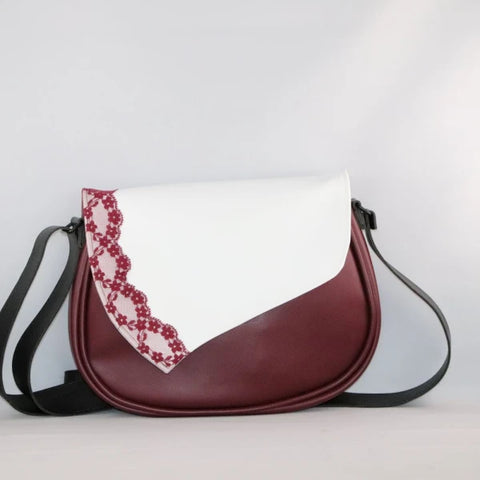 Rabat alter-cuir de raisin blanc avec dentelle bordeaux