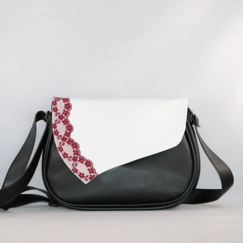 Rabat alter-cuir de raisin blanc avec dentelle bordeaux