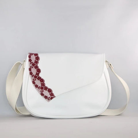 Rabat alter-cuir de raisin blanc avec dentelle bordeaux