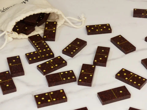 Jeux de domino en cosses de cacao upcyclées