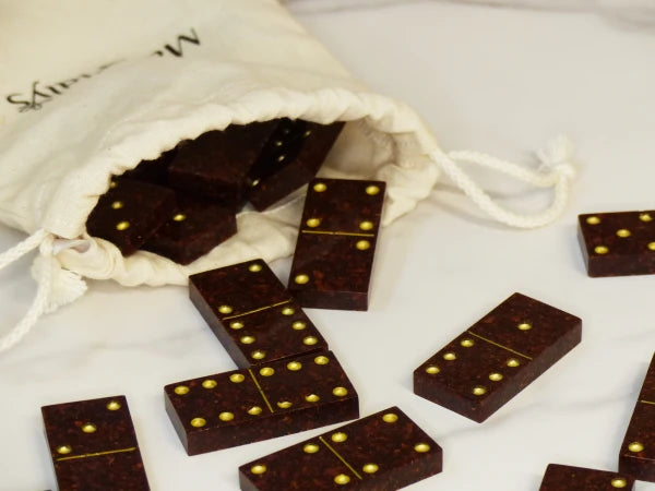 Jeux de domino en cosses de cacao upcyclées