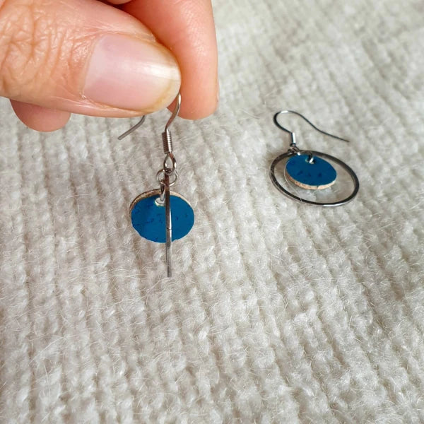 Boucles d'oreilles en liège bleues anneau