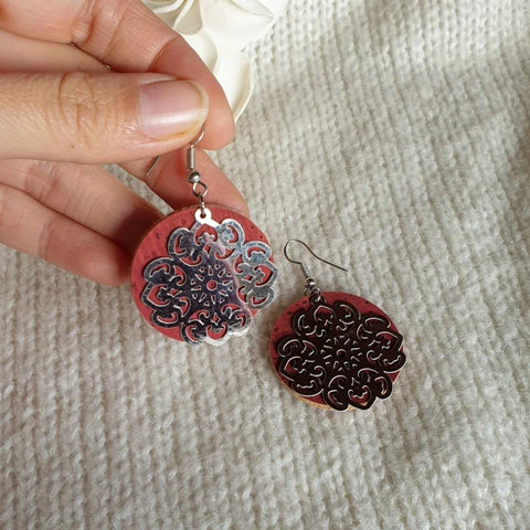 Boucles d'oreilles en liège rouge mandala