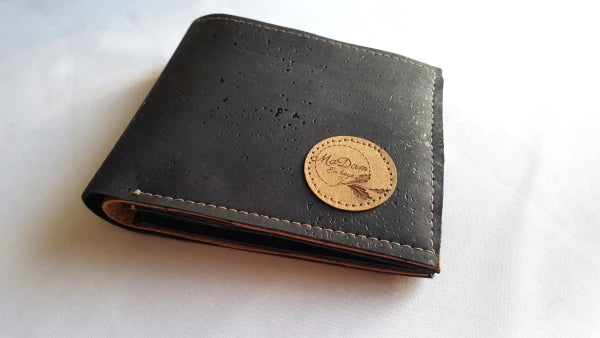 Le portefeuille Diem en liège noir, bleu et naturel