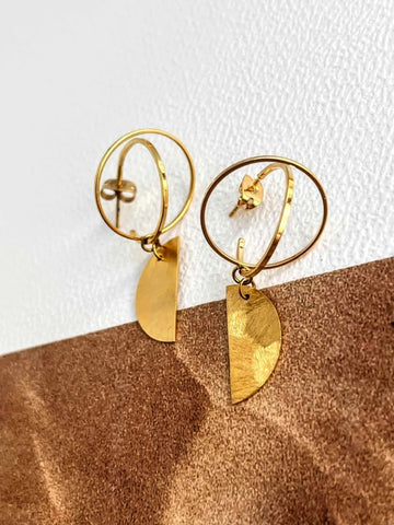 Boucles d’oreilles asymétriques tendance