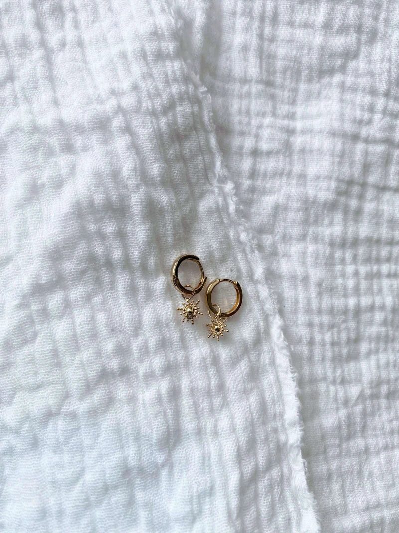 Boucle d’Oreille Mini Soleil Dorée