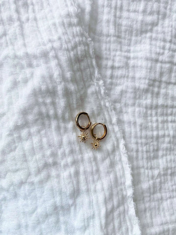Boucle d’Oreille Mini Soleil Dorée
