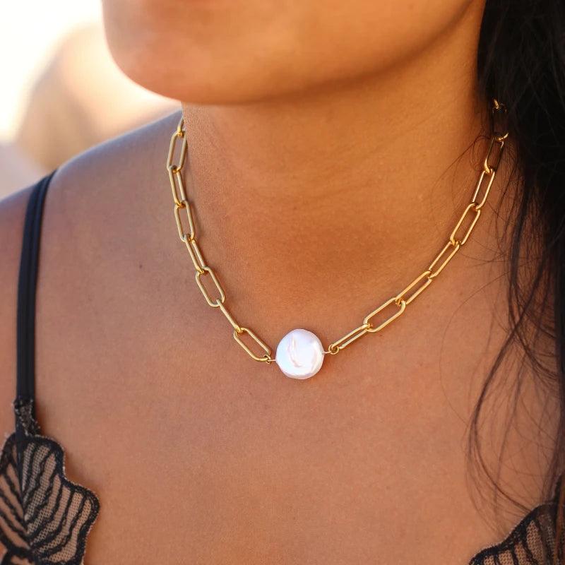 Collier chaîne médaillon Perle d'eau douce