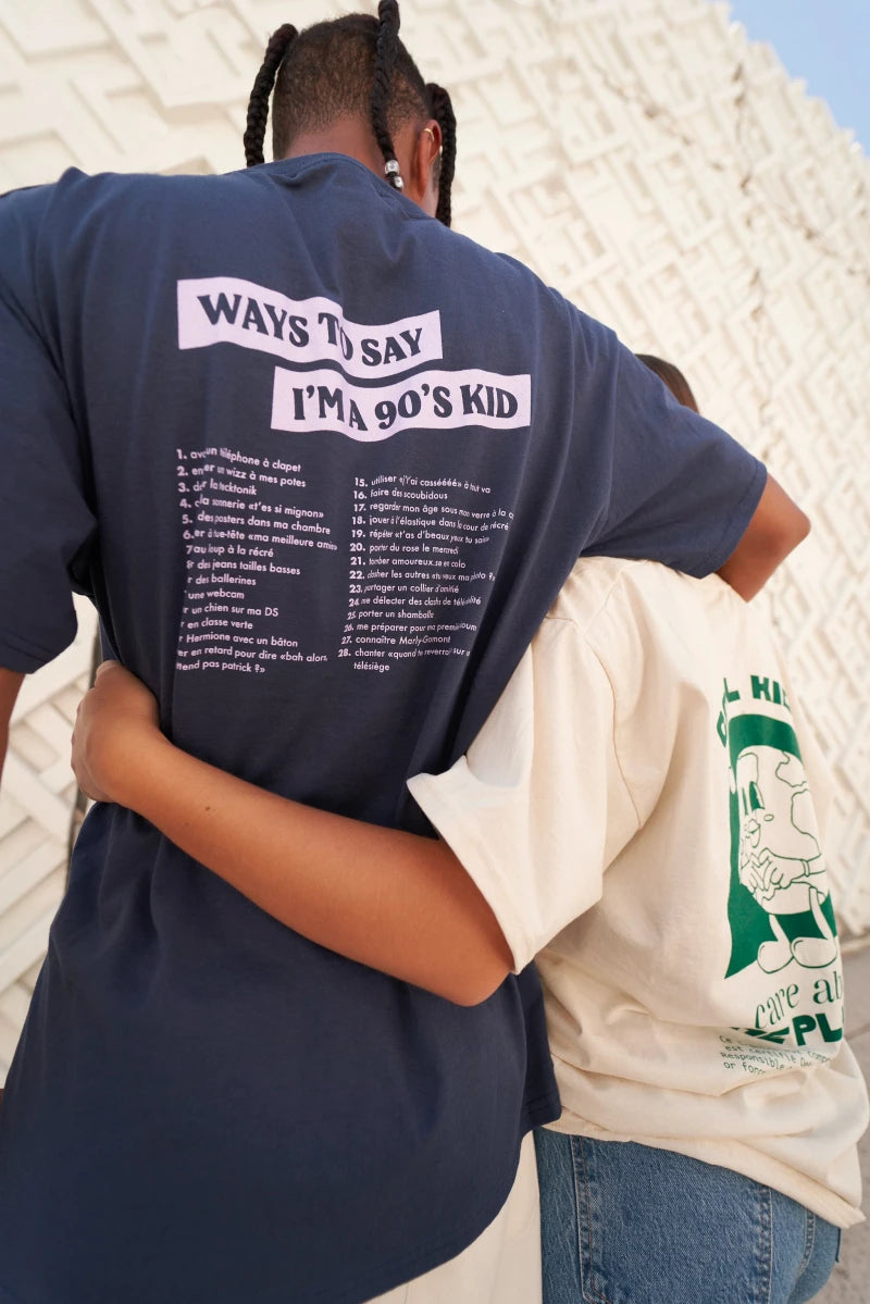 T-shirt bleu marine "Ways to say I'm a 90's kid"