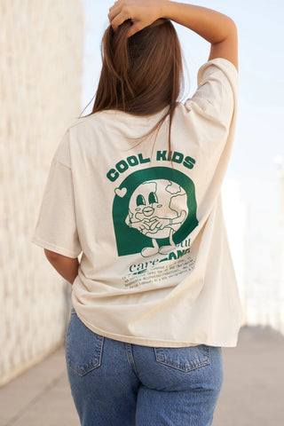 T-shirt écru "Cool kids care about the planet"