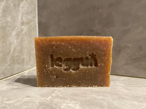 Savon exfoliant à l'abricot biscornu