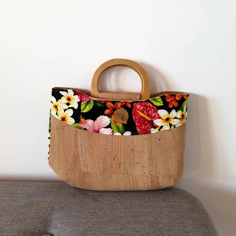 Sac Taina avec anses en bois et bandoulière, liège et tissu noir fleurs tropicales