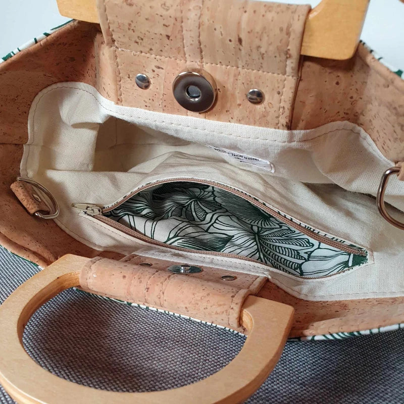 Sac Taina avec anses en bois et bandoulière, liège et tissu feuillage vert