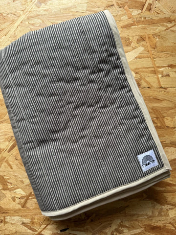 Couverture rayée gris et beige - Moomie