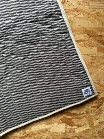Couverture rayée gris et beige - Moomie