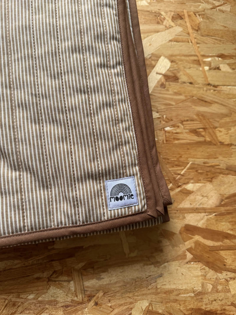 Couverture rayée ocre et beige - Moomie