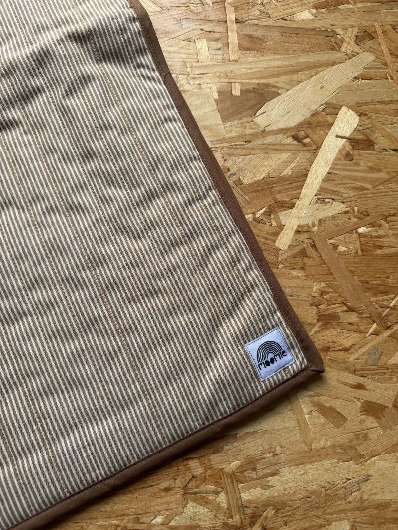 Couverture rayée ocre et beige - Moomie
