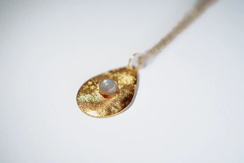 Collier goutte martelé orient