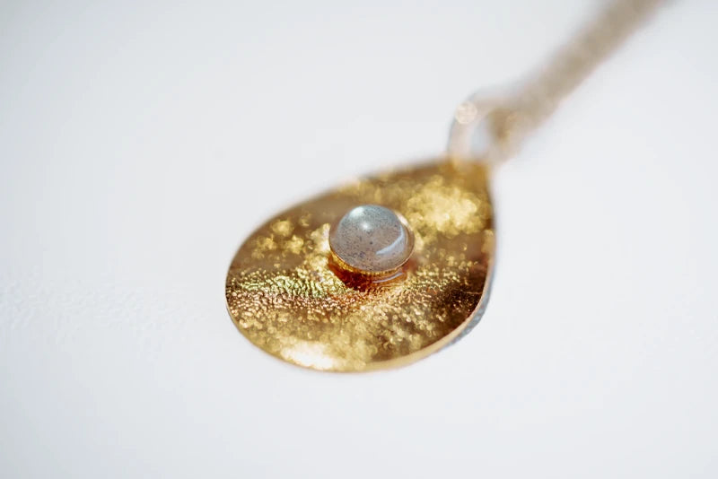 Collier goutte martelé orient
