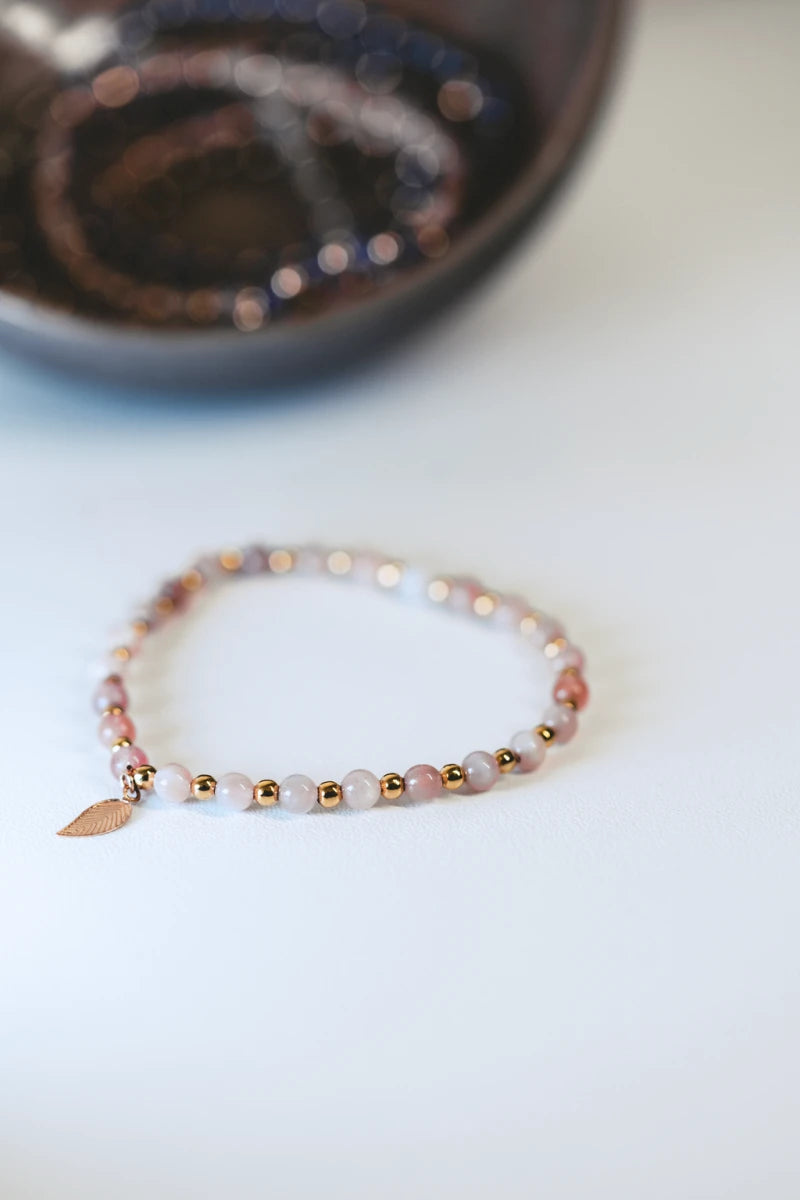 Bracelet pierres fines et perles dorées