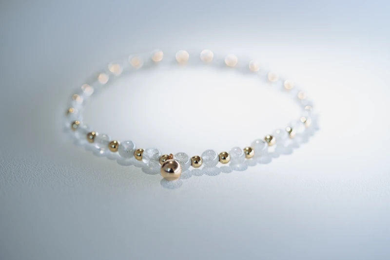 Bracelet pierres fines et perles dorées