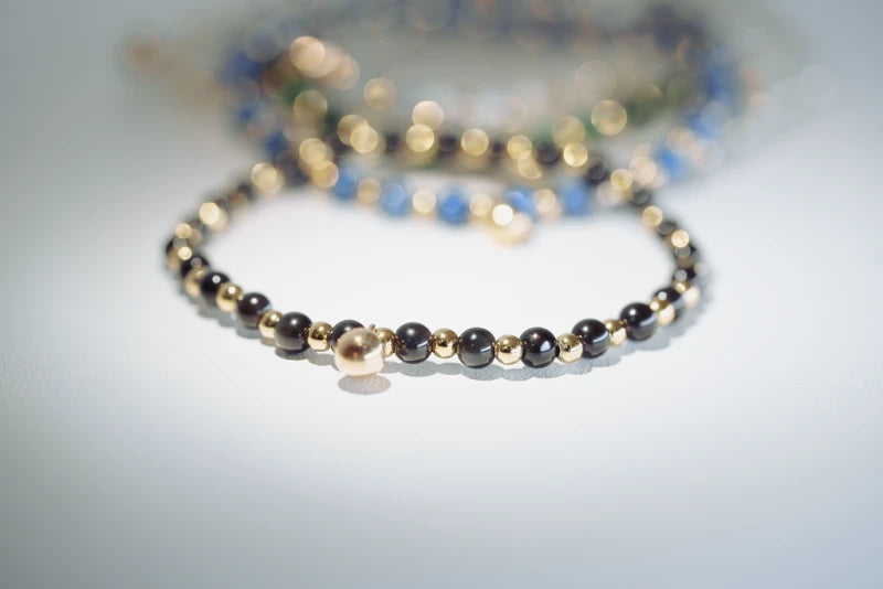 Bracelet pierres fines et perles dorées