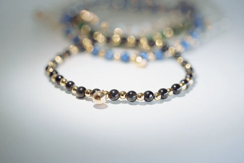Bracelet pierres fines et perles dorées
