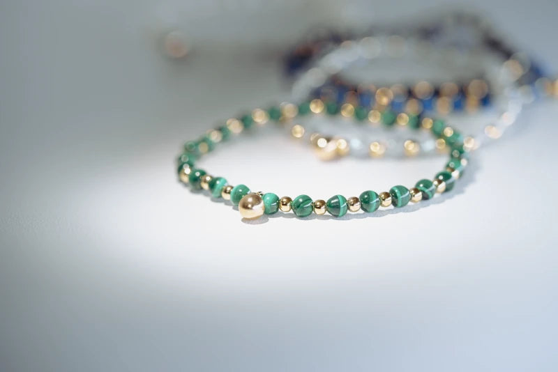 Bracelet pierres fines et perles dorées